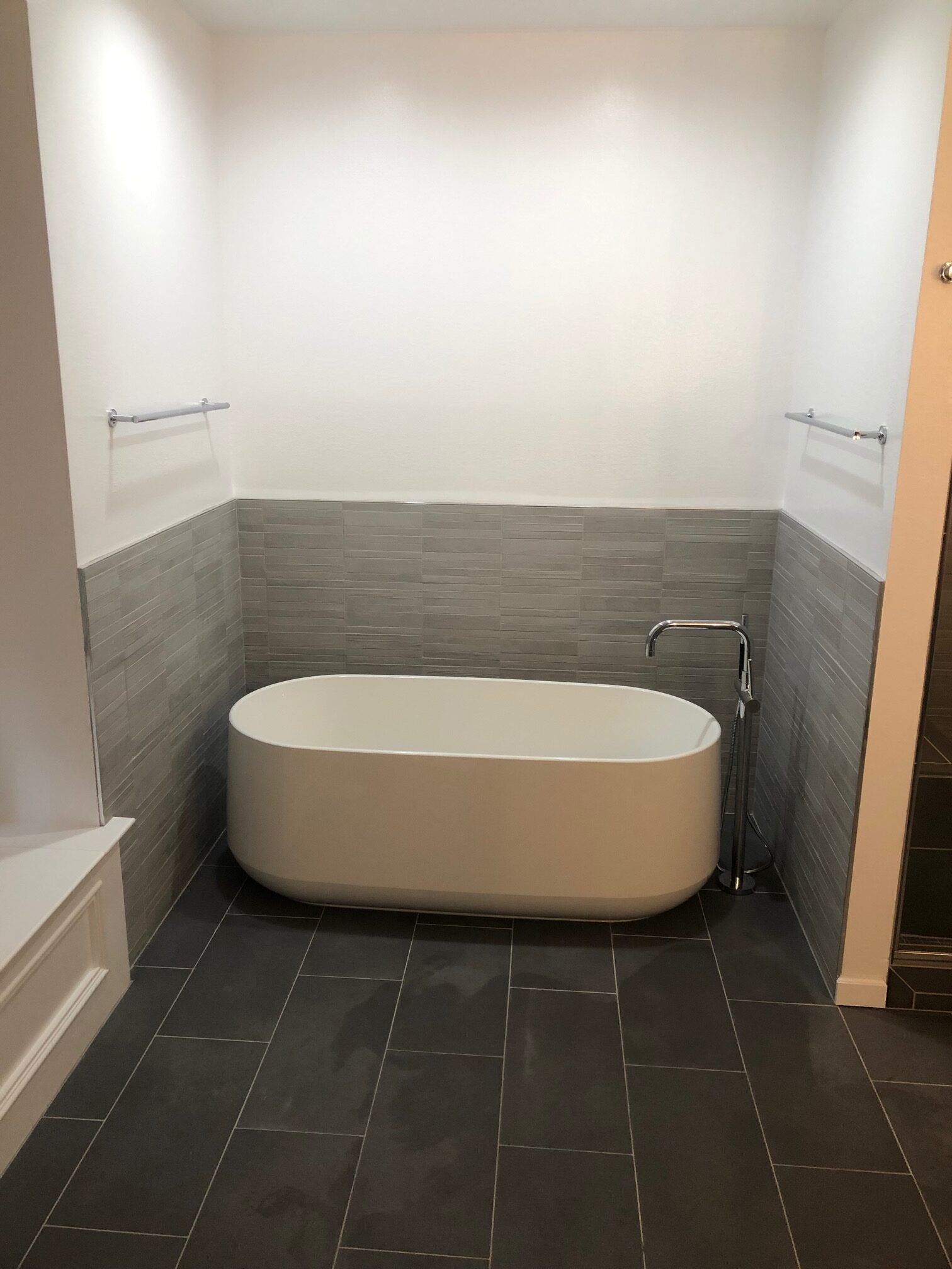 Read more about the article Bathroom remodel with a free standing tub