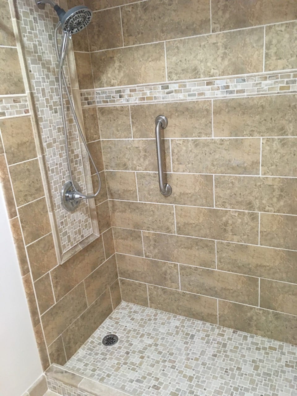 Read more about the article Tile shower with inlaid accents