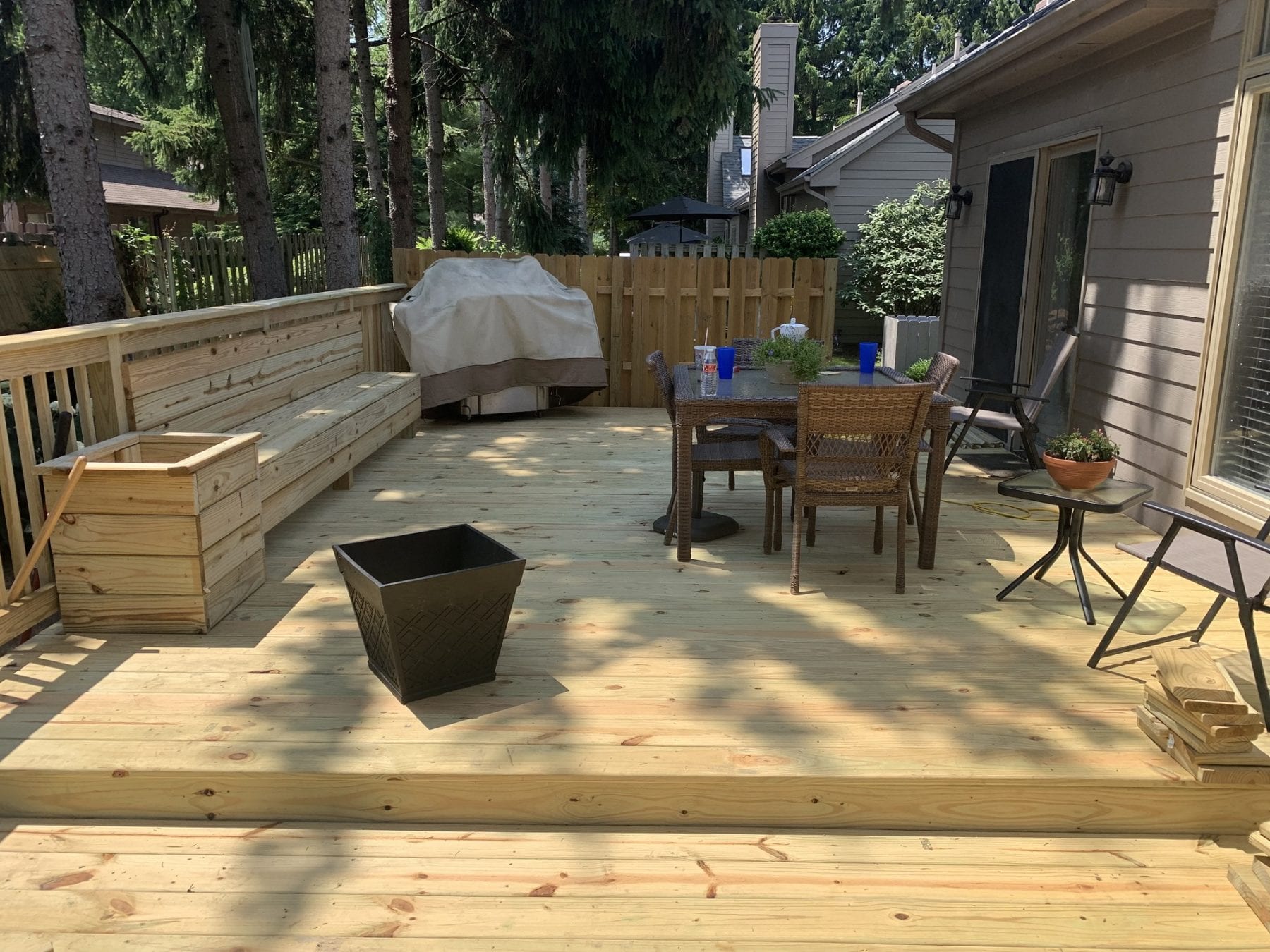 Read more about the article Deck with benches