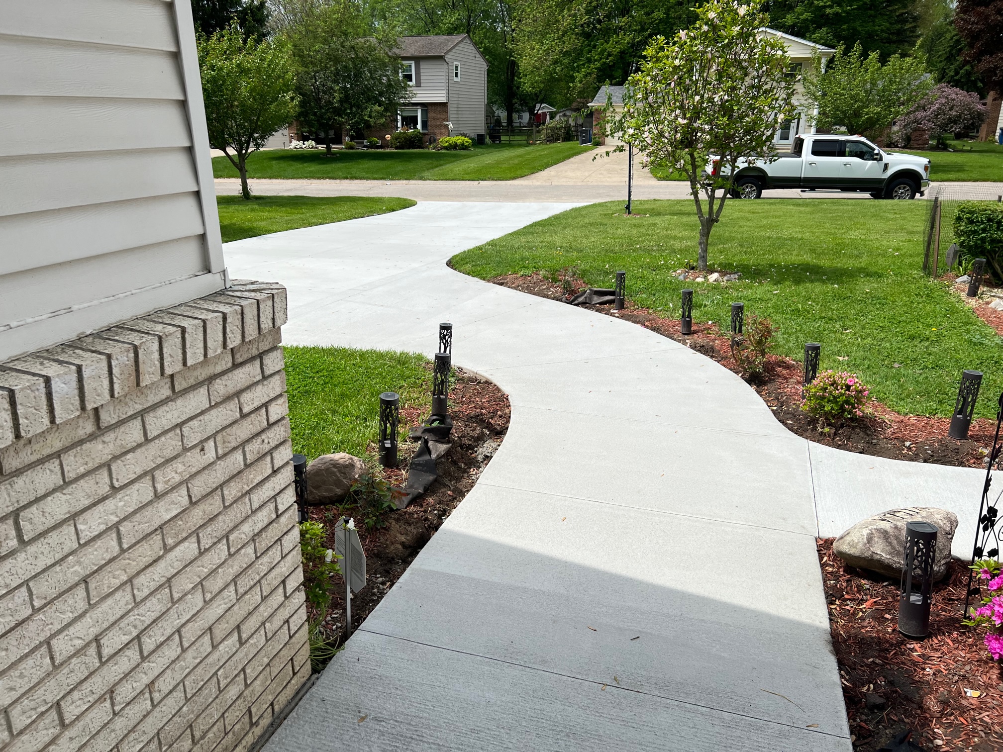 Read more about the article Let us pour a new driveway!