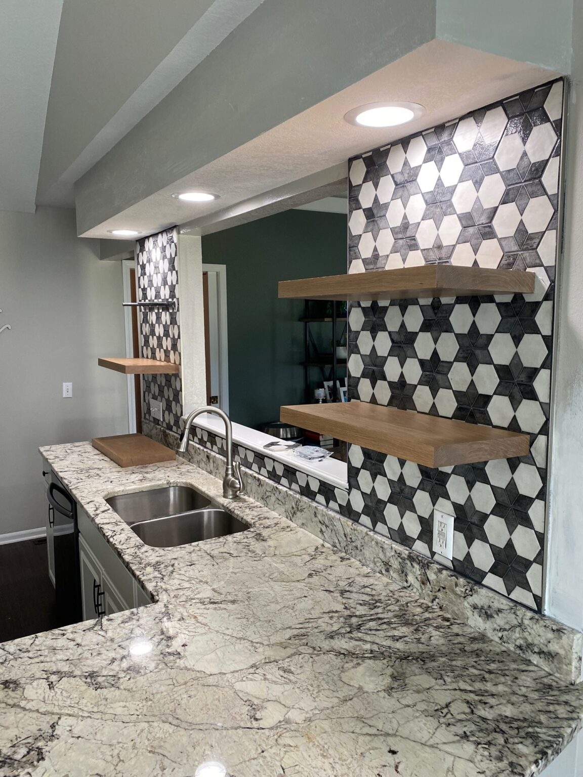 Backsplash with floating shelves - Kitchen Remodeling