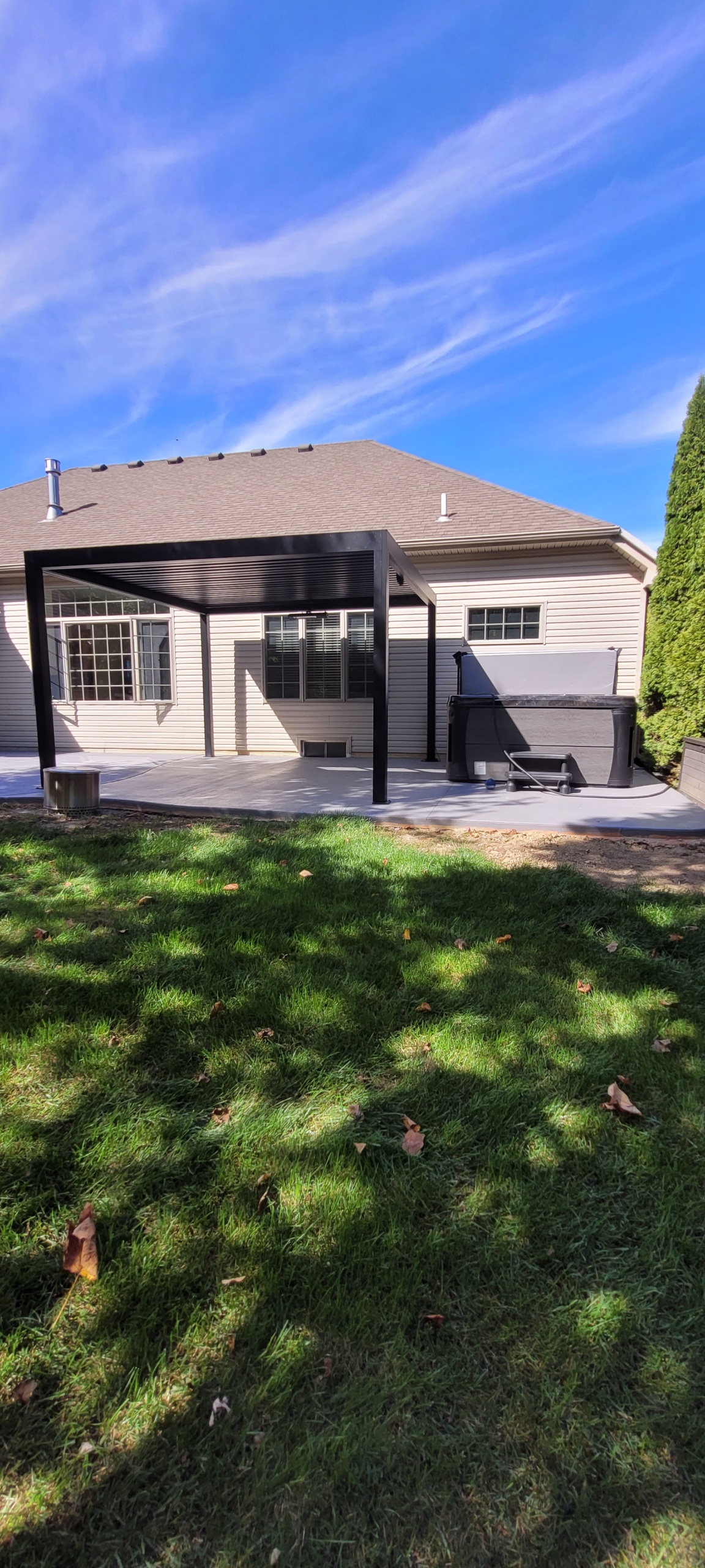 Read more about the article Concrete Patio with a Pergola and Hot Tub