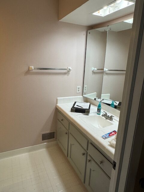 Beautiful Tiled Bathroom!