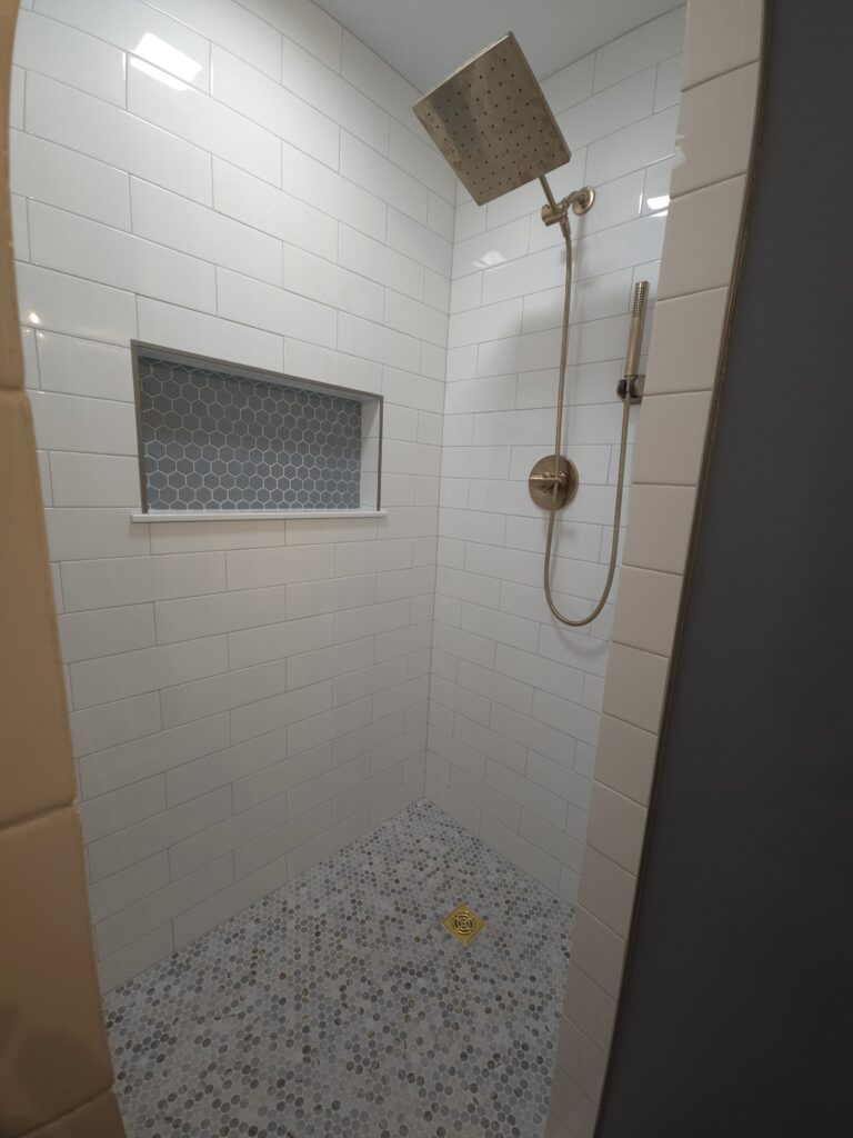 Beautiful Tiled Bathroom!