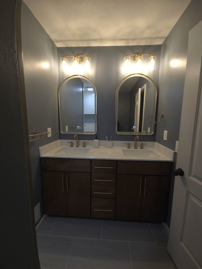 Beautiful Tiled Bathroom!