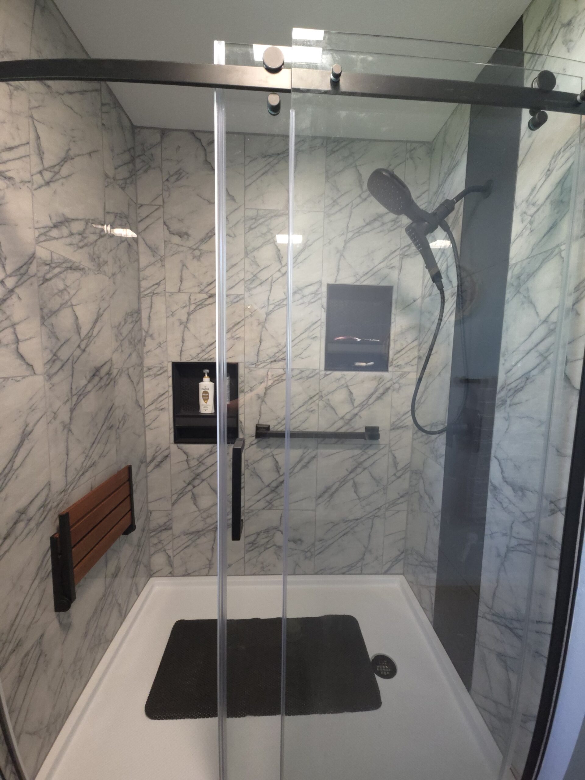 Read more about the article Tile Shower with a Waterfall Accent